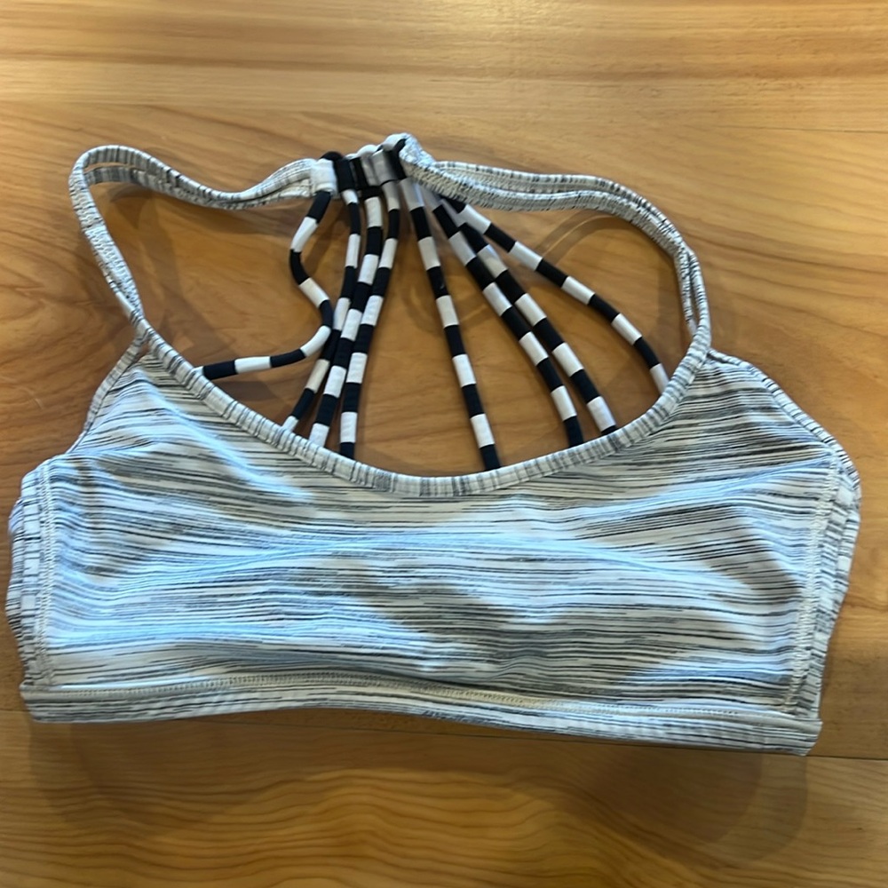 Lululemon sports bra